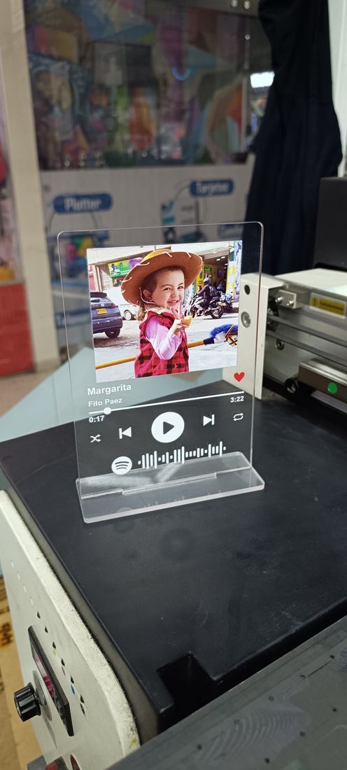 Pieza personalizada en acrilico